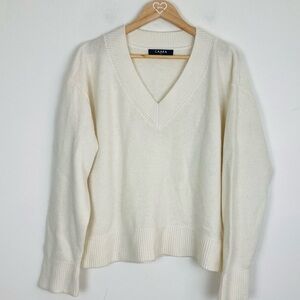 Caara cream colored 100% wool v-neck sweater with ribbed cuffs and hem. Medium.